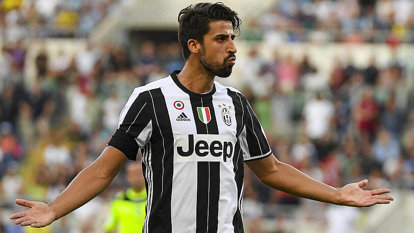 Sami Khedira: "Ich will die Champions League gewinnen, ich will den Weltmeistertitel mit Deutschland verteidigen, und all das wäre nicht möglich, wenn ich in die USA oder nach China gehe. Ich verdiene hier auch gut."