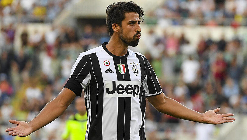 Sami Khedira: "Ich will die Champions League gewinnen, ich will den Weltmeistertitel mit Deutschland verteidigen, und all das wäre nicht möglich, wenn ich in die USA oder nach China gehe. Ich verdiene hier auch gut." Sami Khedira: "Ich will die Champions League gewinnen, ich will den Weltmeistertitel mit Deutschland verteidigen, und all das wäre nicht möglich, wenn ich in die USA oder nach China gehe. Ich verdiene hier auch gut."