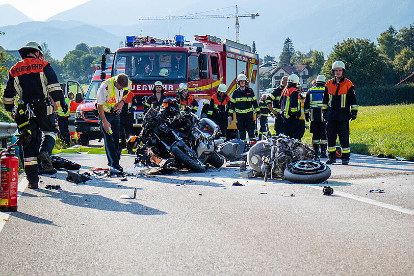 Auf der B20 bei Bayerisch Gmain kollidierten die beiden Motorräder frontal.