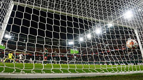 Im Stadion von Lokomotive Moskau wurde vor dem Anpfiff zeitweise eine alte Aufstellung des FC Bayern angezeigt. Gegner war allerdings Galatasaray Istanbul.