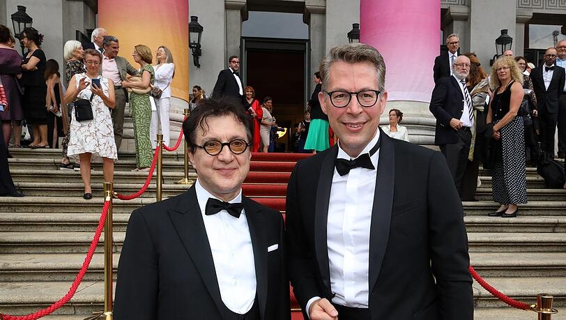 Markus Blume mit Serge Dorny vor dem Nationaltheater. Markus Blume mit Serge Dorny vor dem Nationaltheater.