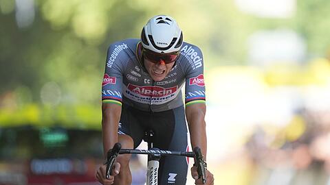 Mathieu van der Poel hat seinen zweiten Etappensieg bei der 112. Tour de France knapp verpasst.