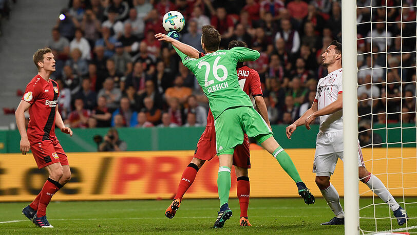 Sven Ulreich: Note 2 - Starke Parade gegen den Flugkopfball von Volland (6.), sensationell bei Bellarabis Geschoss (37.). Ohne Chance beim Kopfball-Heber von Lars Bender zum 1:2. Dann erneut fantastisch gegen Bellarabi (50.) Sven Ulreich: Note 2 - Starke Parade gegen den Flugkopfball von Volland (6.), sensationell bei Bellarabis Geschoss (37.). Ohne Chance beim Kopfball-Heber von Lars Bender zum 1:2. Dann erneut fantastisch gegen Bellarabi (50.)