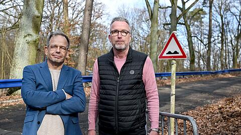 Hajo Seppelt und J&ouml;rg Mebus (r) wurde f&uuml;r die Pressekonferenz im M&uuml;ggelturm nicht zugelassen (Archivbild)