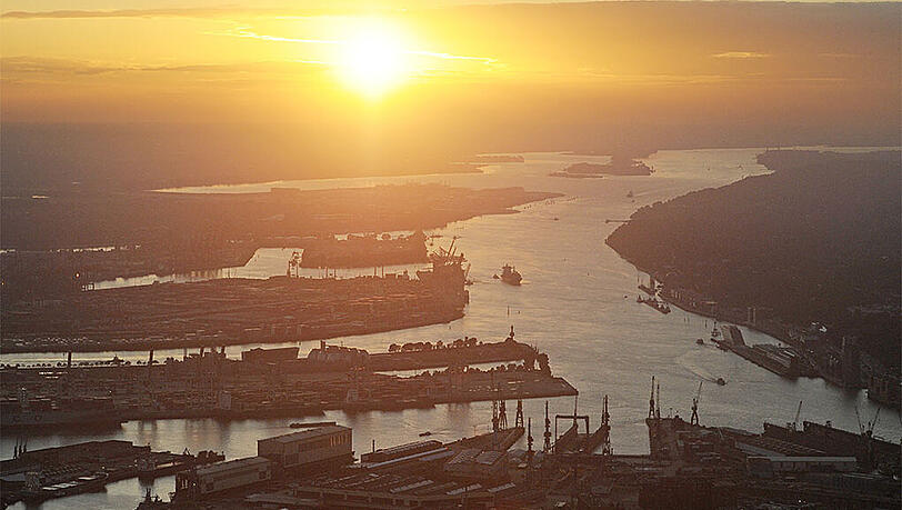 Der Hamburger Hafen steht nach seinem Rekordjahr auch im internationalen Vergleich sehr gut da. Der Hamburger Hafen steht nach seinem Rekordjahr auch im internationalen Vergleich sehr gut da.