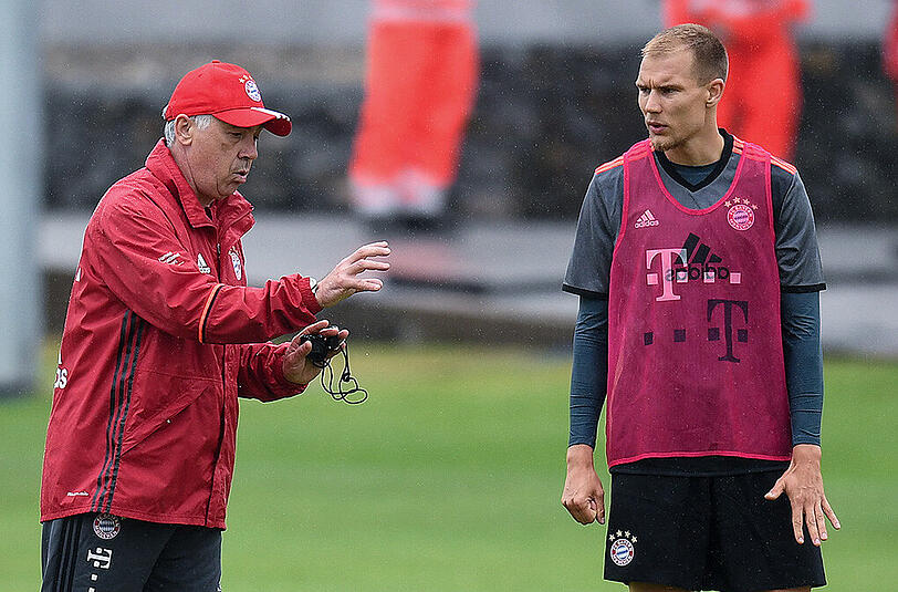 Arbeiten wohl auch in Zukunft zusammen: Carlo Ancelotti und Holger Badstuber.