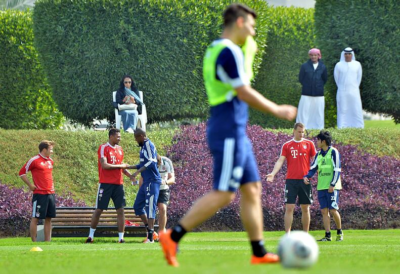 Die Bilder vom Besuch der Bayern auf dem Schalke-Trainingsgelände.