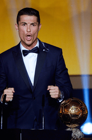 So jubelte Cristiano Ronaldo über die Trophäe.