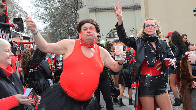 Klicken Sie sich durch die weiteren Bilder vom Faschingsumzug am Sonntag.