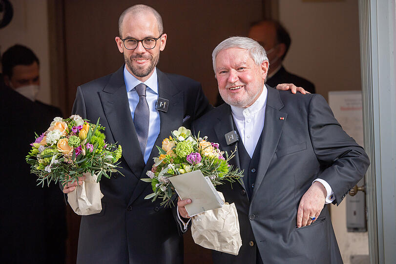 Erster Auftritt als frisch vermähltes Ehepaar.