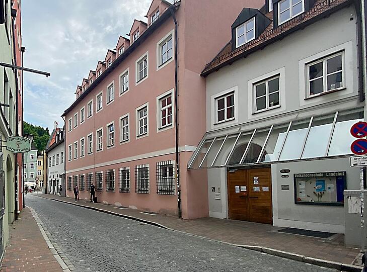 Ab Montag ist die Tür der Volkshochschule Landshut an der Ländgasse wieder geöffnet.