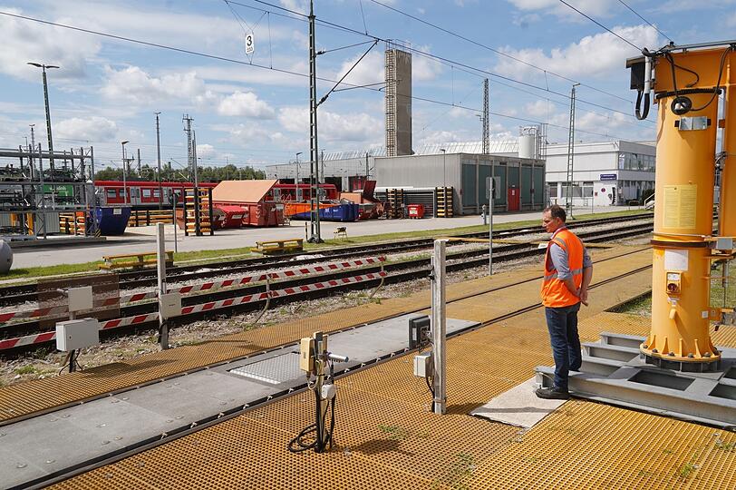 Über 200 Menschen arbeiten noch im Betriebshof in Steinhausen. Aber womöglich findet die Bahn keinen Nachwuchs. Deshalb soll KI helfen.