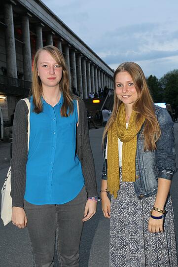 Die Schülerinnen Viola Schweiger und Alessa Karesin sind in der Stadt-Schülerinnen-Vertretung. &bdquo;Es ist enttäuschend, hier sind keine Leute in unserem Alter&ldquo;, sagt Karesin. &bdquo;Das ist eine ziemlich lächerliche Aktion von der CSU&ldquo;, findet Schweiger.