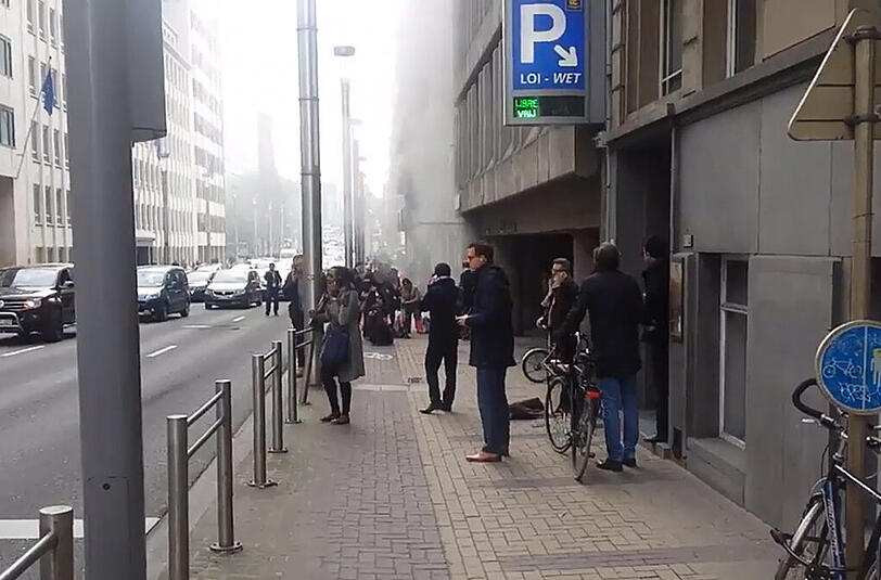 Nach der Explosion kam Rauch aus der Metrostation.