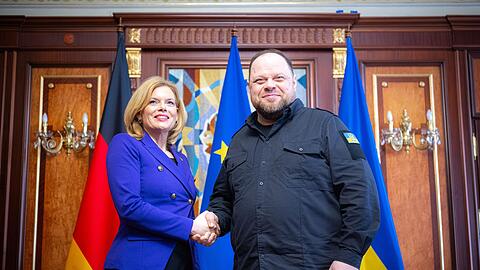 F&uuml;r Julia Kl&ouml;ckner (CDU) - hier mit Stefantschuk - ist es der erste Besuch in der Ukraine.
