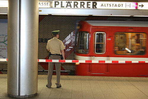 Tatort U-Bahn: Hier wurde ein 17-Jähriger Passagier so brutal zusammengeschlagen, dass er zwei Mal wiederbelebt werden musste.