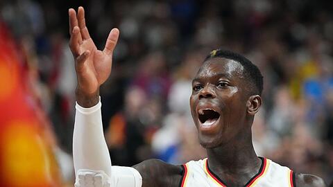 Die deutschen Basketballer um Dennis Schröder wollen im Spiel um Platz drei noch einmal alles geben.