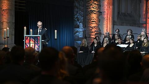 Bundeskanzler Friedrich Merz (CDU) spricht in der Johanniskirche bei der Gedenkveranstaltung f&uuml;r Betroffene und Hinterbliebene ein Jahr nach dem Anschlag auf dem Magdeburger Weihnachtsmarkt.