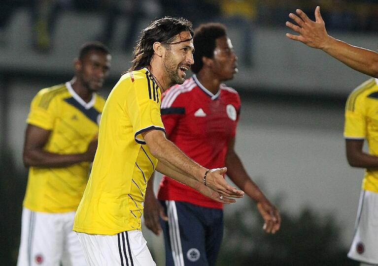 Mario Yepes (38, Kolumbien): Auch der älteste Feldspieler im WM-Feld ist witzigerweise Kolumbianer. Der ehemalige Milan-Innenverteidiger mit der Indianermähne und den grauen Schläfen führt die Südamerikaner nach wie vor als Kapitän aufs Feld.