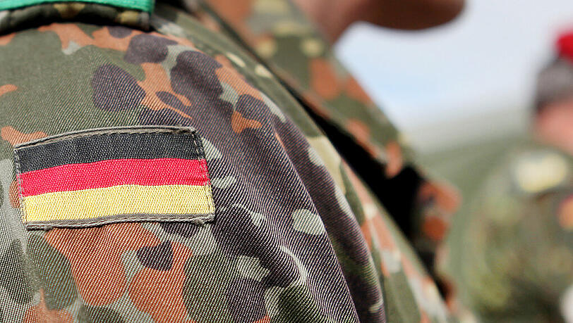 Der Bundestag wird aller Voraussicht nach die Auslandseinsätze der Bundeswehr im Kosovo, in Mali und vor der libanesischen Küste verlängern. Der Bundestag wird aller Voraussicht nach die Auslandseinsätze der Bundeswehr im Kosovo, in Mali und vor der libanesischen Küste verlängern.
