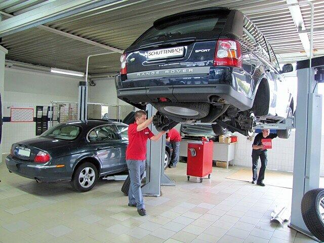 In der Werkstatt von Schuttenbach in Anzing bei München erhalten Sie umfangreichen Service für Ihr Auto.