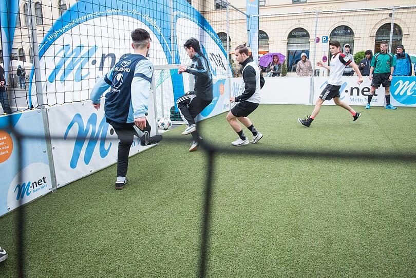 Beim Streetlife Festival verwandeln Green City e.V. zusammen mit dem Referat für Gesundheit und Umwelt den Asphalt vom Odeonsplatz bis zur Georgenstraße in eine grüne und pulsierende Erlebniswelt.