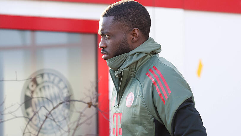 Dayot Upamecano fällt auch gegen Augsburg aus. Dayot Upamecano fällt auch gegen Augsburg aus.