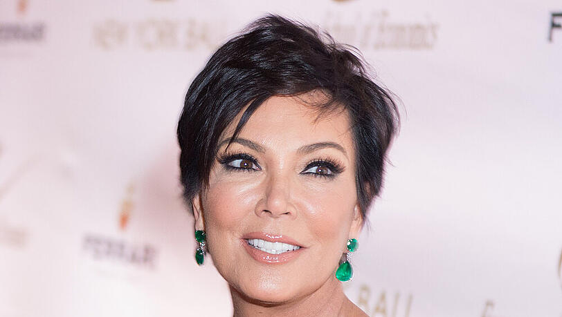 Kris Jenner ist nun offiziell von ihrem langjährigen Ehemann Bruce geschieden Kris Jenner ist nun offiziell von ihrem langjährigen Ehemann Bruce geschieden