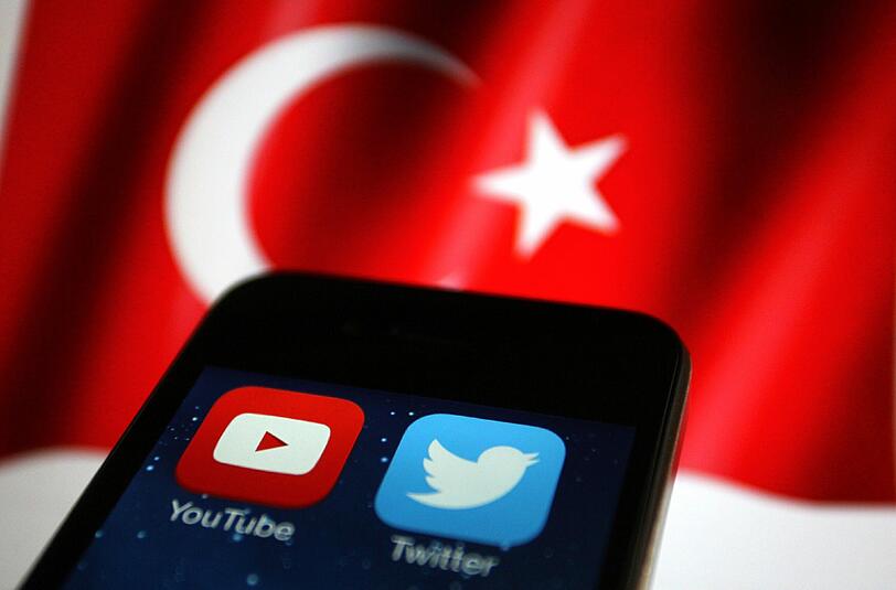 Ein türkisches Gericht hatte YouTube, Twitter und kurzzeitig auch Facebook am Montag sperren lassen.