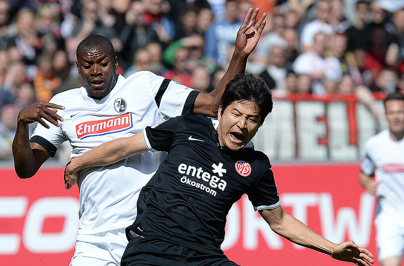 Der Mainzer Joo-Ho Park (r.) wechselt nach übereinstimmenden Medienberichten zu Borussia Dortmund.