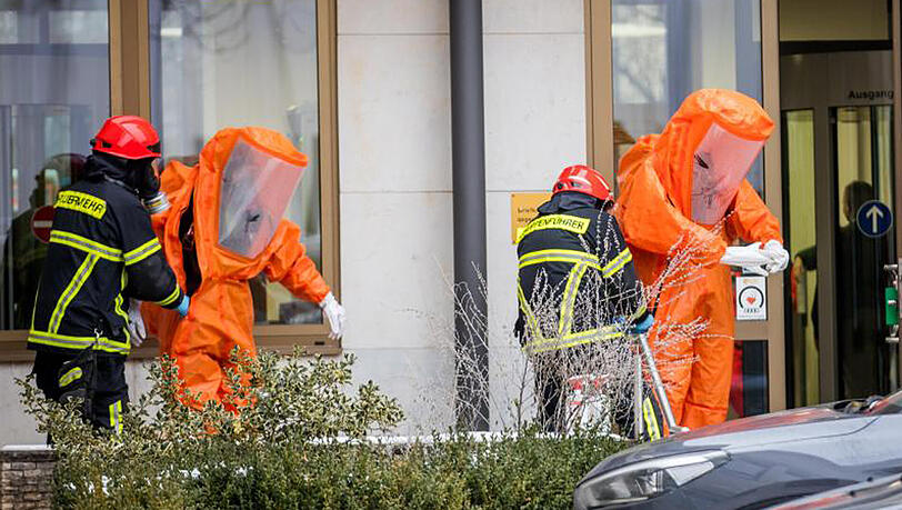 Ermittler rätseln, ob die Fälle zusammenhängen. Ermittler rätseln, ob die Fälle zusammenhängen.