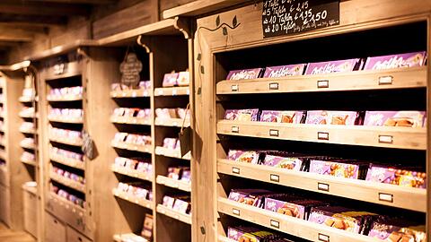 Die Milka Welt ist ähnlich einer großen Almhütte aus echtem Holz und mit viel Liebe zum Detail gestaltet
