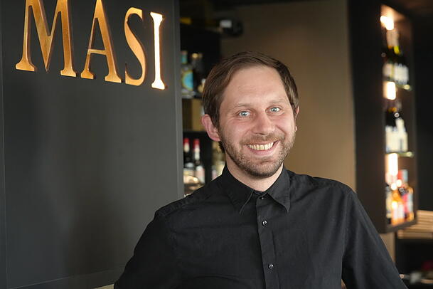 Johannes Möhring ist in der Münchner Barszene bekannt. Johannes Möhring ist in der Münchner Barszene bekannt.