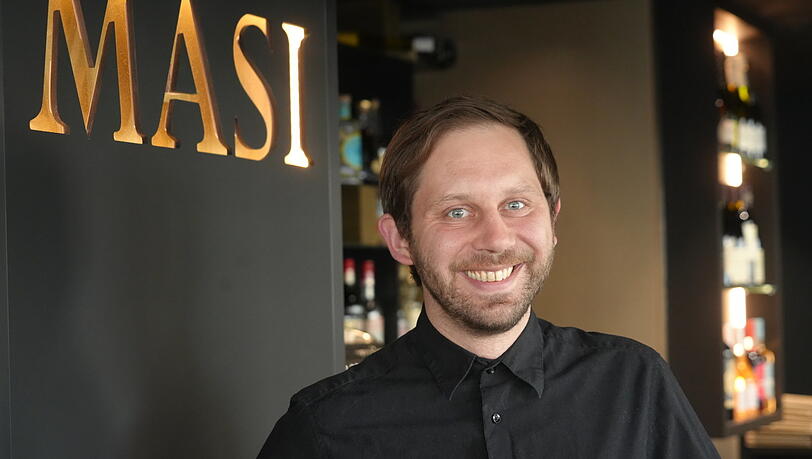 Johannes Möhring ist in der Münchner Barszene bekannt. Johannes Möhring ist in der Münchner Barszene bekannt.