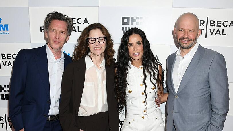 Andrew McCarthy, Ally Sheedy, Demi Moore und Jon Cryer (v. l.) bei der Premiere von "Brats" auf dem Tribeca Film Festival.