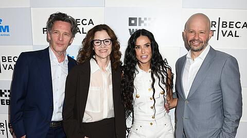 Andrew McCarthy, Ally Sheedy, Demi Moore und Jon Cryer (v. l.) bei der Premiere von "Brats" auf dem Tribeca Film Festival.