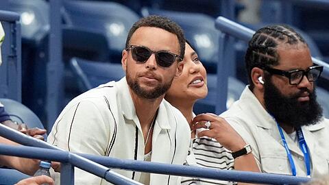 Basketball-Superstar Stephen Curry fieberte mit Jessica Pegula auf der Tribüne.