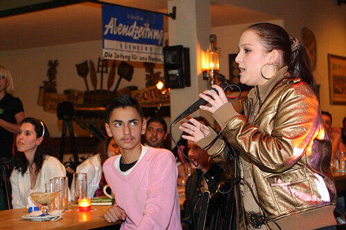 Begeisterte beim Karaoke: Auch Vanessas Cousine Mandy (17) hat eine starke Stimme, will &bdquo;Superstar&ldquo; werden