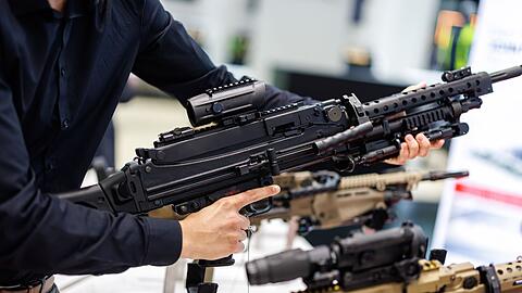Ein Maschinengewehr von Heckler & Koch bei der N&uuml;rnberger Fachmesse Enforce Tac.