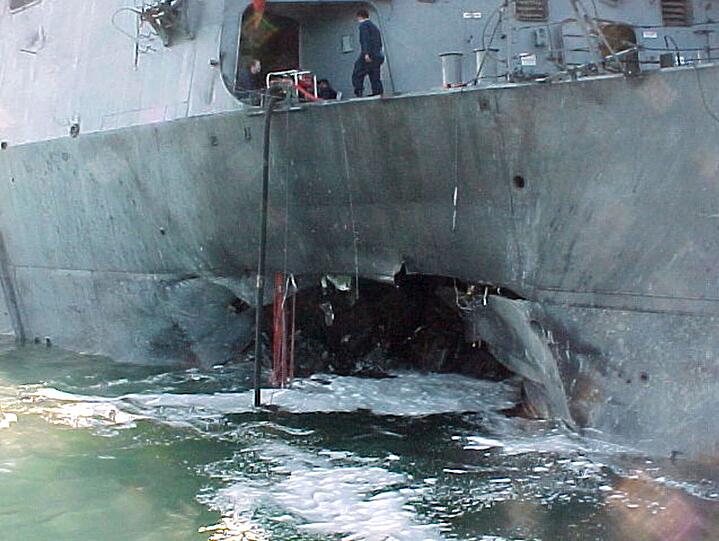 29. Oktober 2001: Anschlag auf das US-Kriegsschiff USS Cole vor der Küste des Jemen.