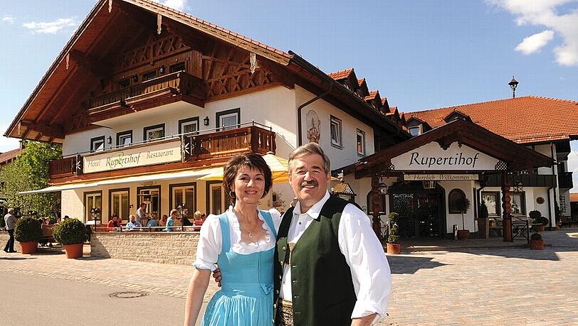 Freuen sich auf ihre Gäste: die Singenden Wirtsleut vom Rupertihof. Freuen sich auf ihre Gäste: die Singenden Wirtsleut vom Rupertihof.