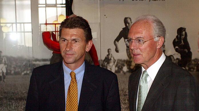 Klaus Augenthaler spielte einst zusammen mit Franz Beckenbauer beim FC Bayern München. Im Podcast-Gespräch lüftet Augenthaler jetzt ein Geheimnis.