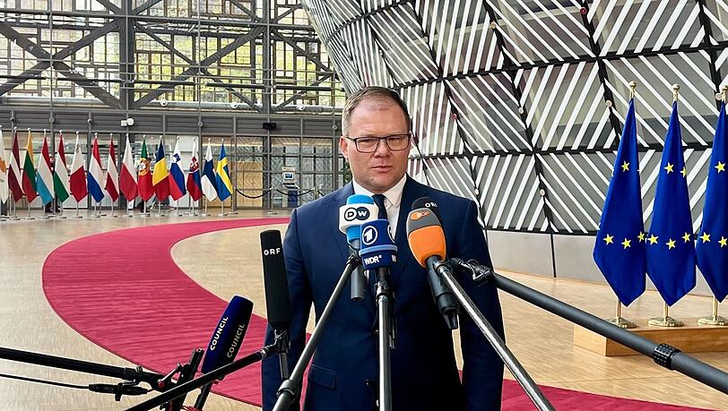 Bundesumweltminister Carsten Schneider (SPD) wirbt f&uuml;r das Ziel, die Emissionen in den n&auml;chsten 15 Jahren&nbsp;um 90 Prozent im Vergleich zu 1990 zu senken.