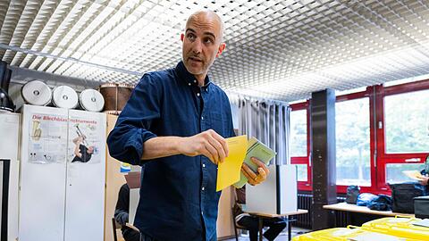 Hannovers Oberb&uuml;rgermeister Belit Onay (Gr&uuml;ne) liegt vorn, muss aber wohl in eine Stichwahl.