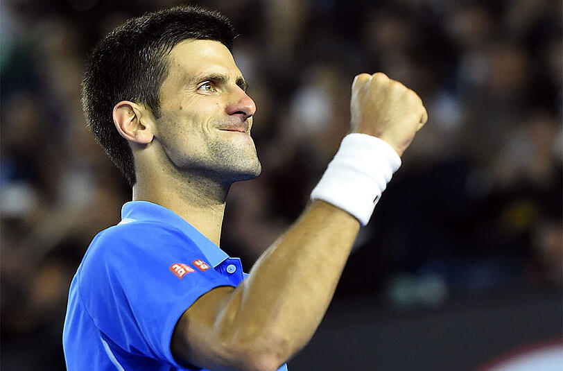 Djokovic jubelt und ballt die Faust. Der Serbe und Weltranglistenerste hat zum fünften Mal das Endspiel der Australian Open erreicht.