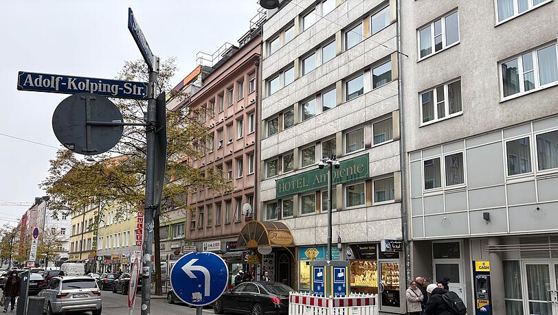 An der Kreuzung Schiller- und Adolf-Kolping-Straße steht jetzt ein Überwachungsturm. An der Kreuzung Schiller- und Adolf-Kolping-Straße steht jetzt ein Überwachungsturm.