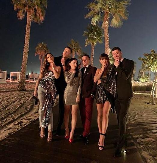 Auch Robert Lewandowski und seine Anna feierten Silvester mit Roberts polnischen Nationalteamkollegen Slawomir Peszko, Wojciech Szczesny und deren Ehefrauen.