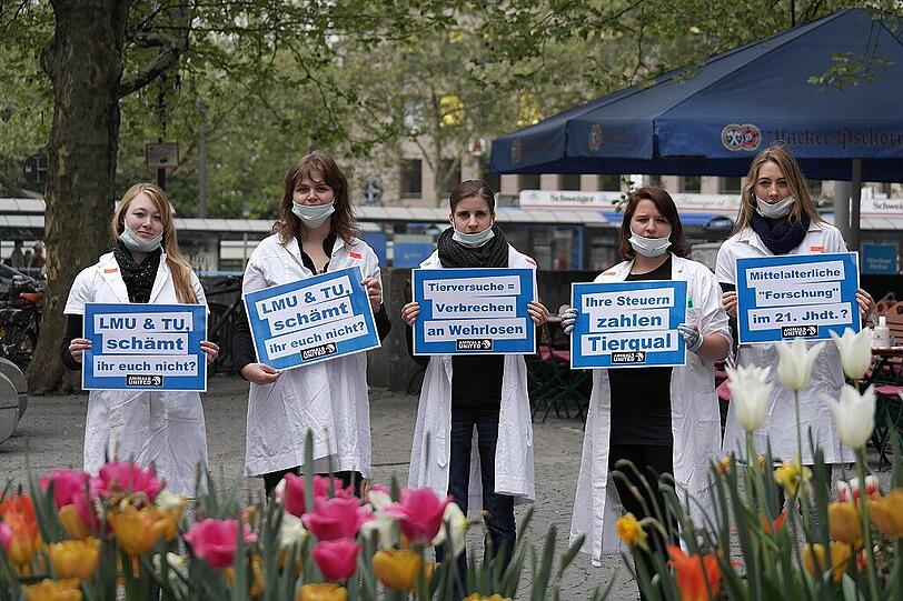 Am Sendlinger Tor hat die Tierrechtsorganisation Animals United Lärm für die Stimmlosen, die Tiere, gemacht.