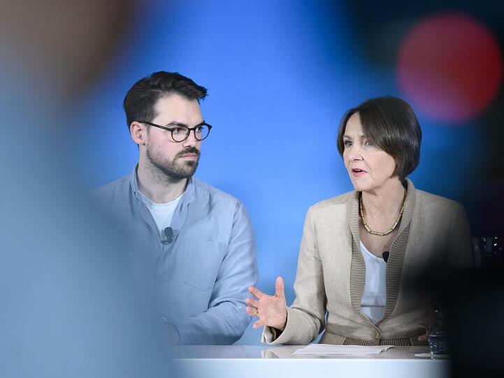 Daniel Flohr, stellvertretender Vorsitzender der Gewerkschaft Ufo, und Bettina Volkens, Arbeitsdirektorin der Lufthansa, in Frankfurt.