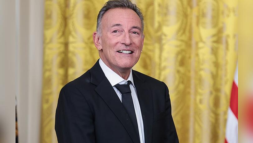 Bruce Springsteens Vermögen wird auf 1,1 Milliarde Dollar geschätzt. Bruce Springsteens Vermögen wird auf 1,1 Milliarde Dollar geschätzt.